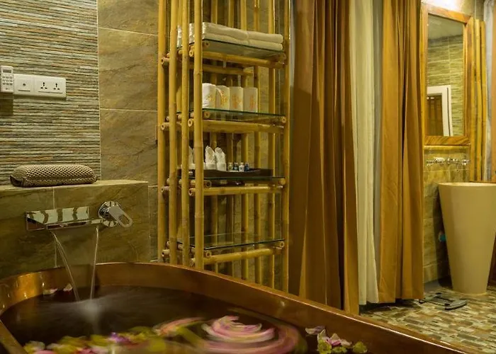 Отель Les Bambous Village 5*